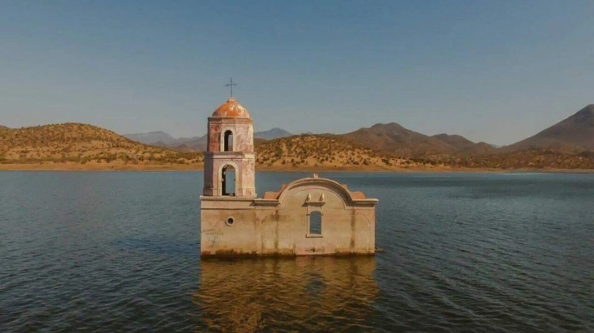 Iglesia hundida de Churumuco